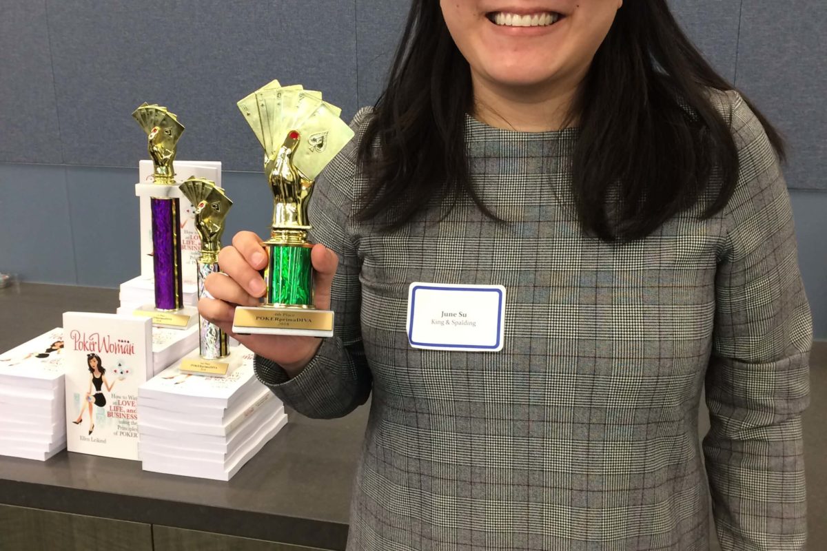 Poker Divas - woman hold a prize