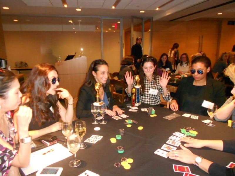 Poker Divas - Cheerful table pocker