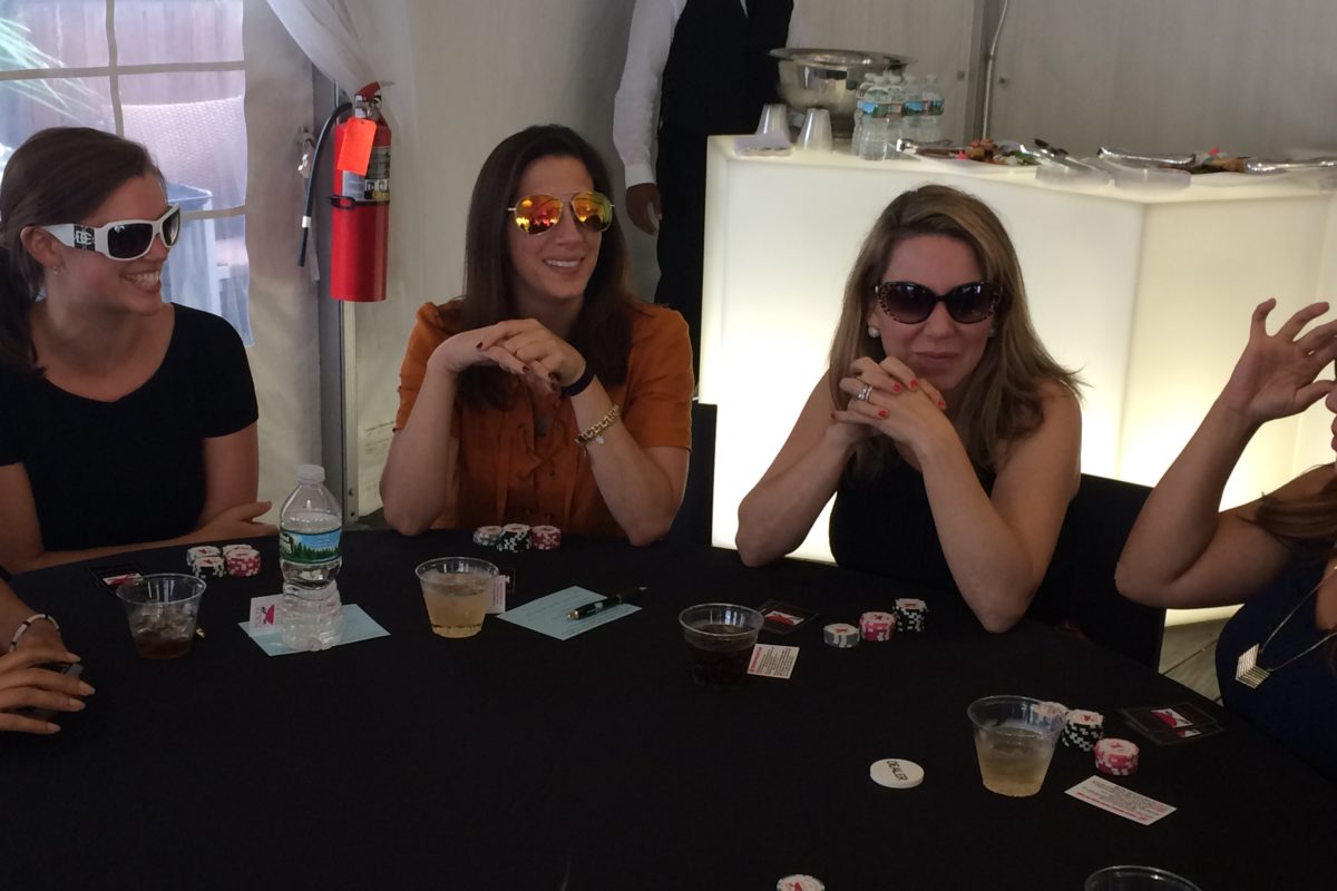 Poker Divas - Women looking others
