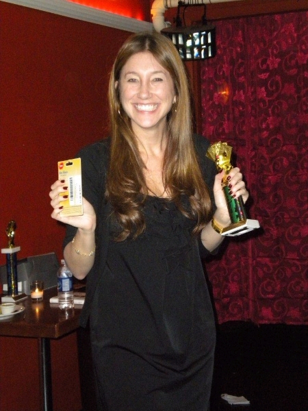 Poker Divas - Crowded eventPrize with big smile