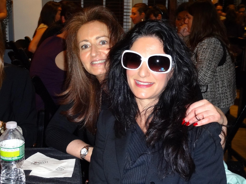 Poker Divas - Two women in event